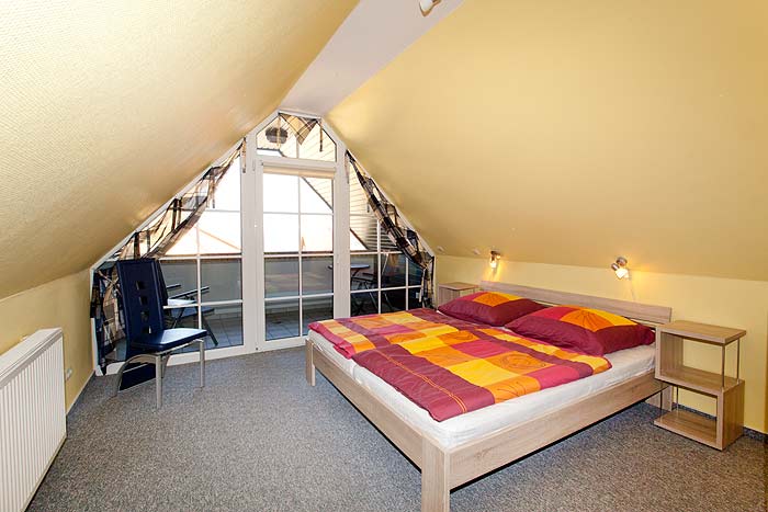 Das Schlafzimmer der Ferienwohnung mit dem Arkonablick